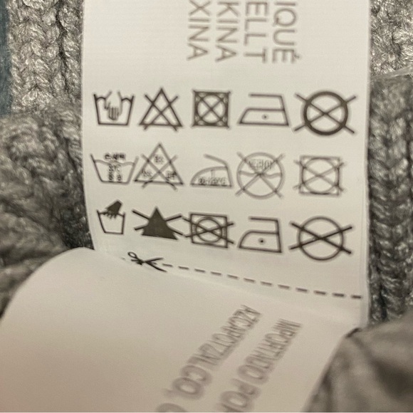 NWT. Zara Kids Gray Knit Gloves. Size 6-9 years. - Picture 7 of 8